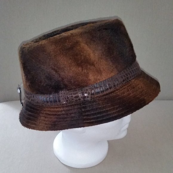 💥HP💥Nine West brown faux fur hat with faux leather bow detail NWT - Picture 1 of 2
